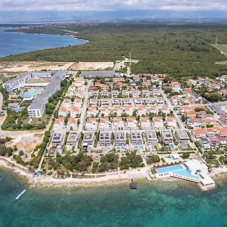 Sunny With Seaview 1273 *