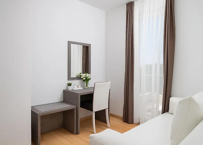 Sunny With Seaview 1273